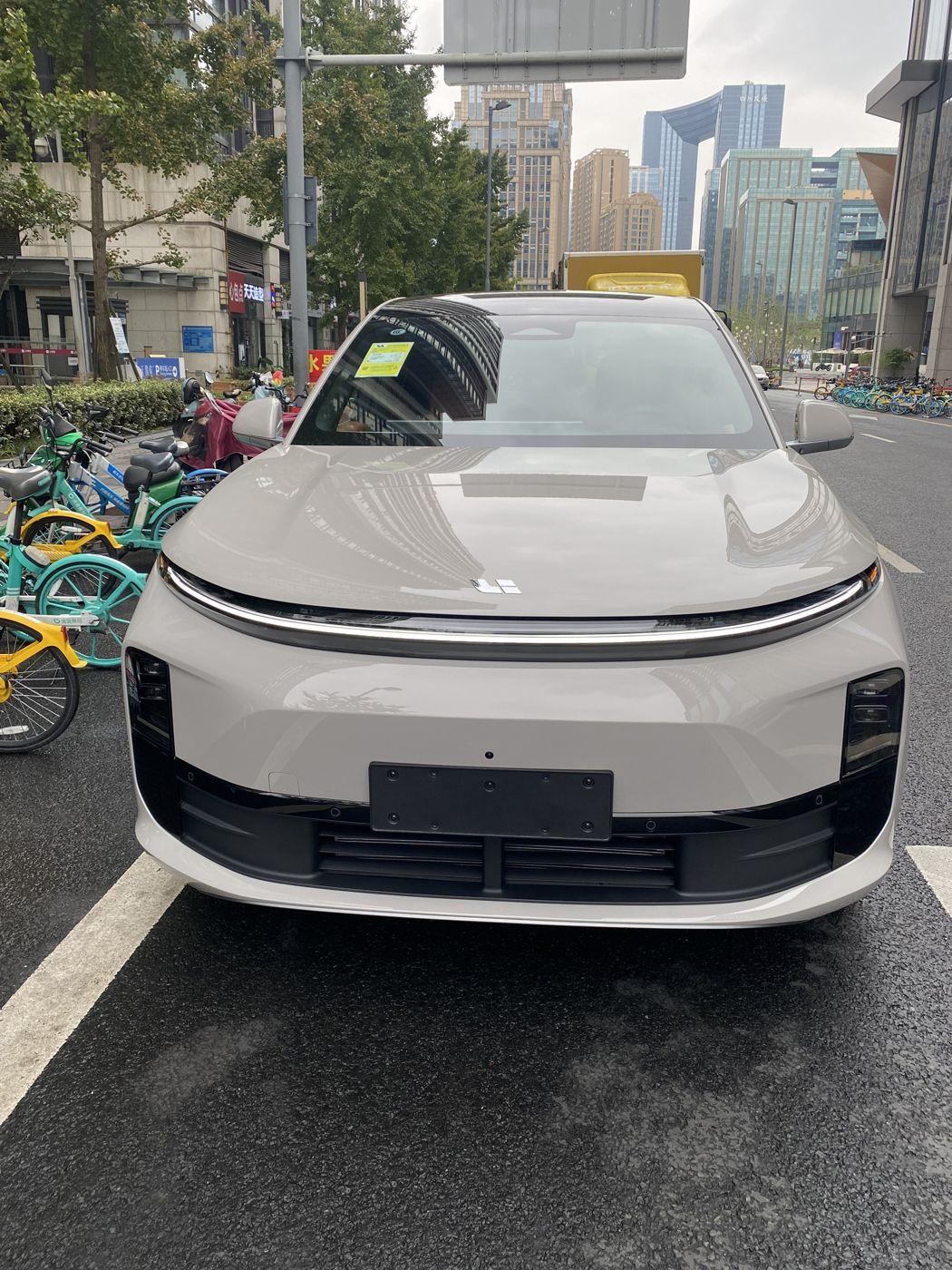兴发pt游戏 MEGA 高压纯电 MPV